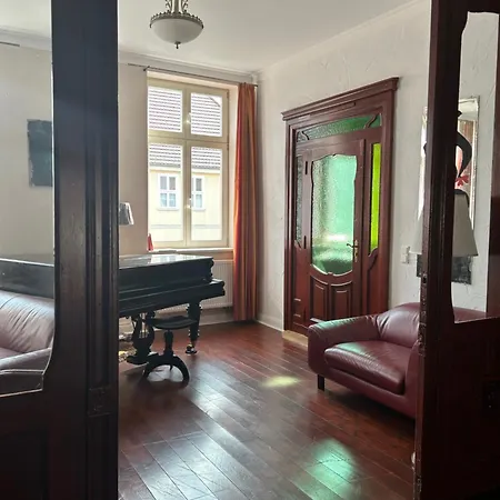 Grosszuegige Zentrale Altbauwohnung Neustrelitz