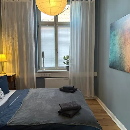 Grosszuegige Zentrale Altbauwohnung * Neustrelitz