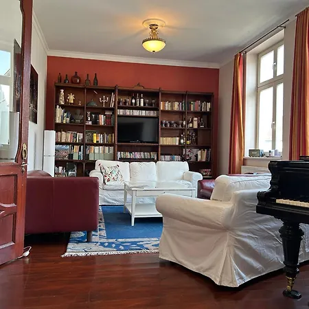 Grosszuegige Zentrale Altbauwohnung