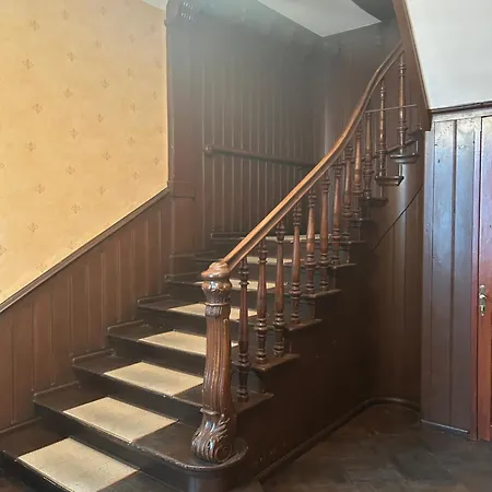 Grosszuegige Zentrale Altbauwohnung * Neustrelitz
