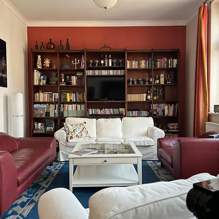 Grosszuegige Zentrale Altbauwohnung Lejlighed *