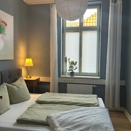 Grosszuegige Zentrale Altbauwohnung Lejlighed *