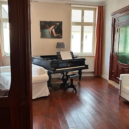 Grosszuegige Zentrale Altbauwohnung Lejlighed Neustrelitz