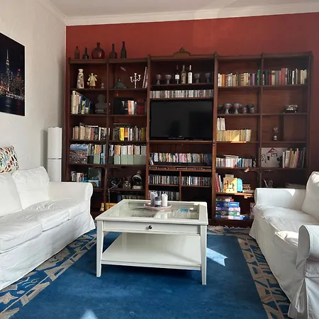 Grosszuegige Zentrale Altbauwohnung 施特雷利茨