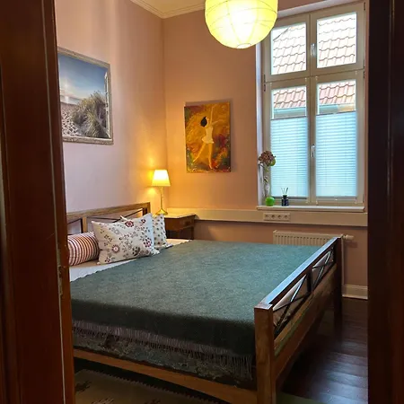 Grosszuegige Zentrale Altbauwohnung * Neustrelitz