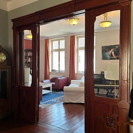 Grosszuegige Zentrale Altbauwohnung Neustrelitz