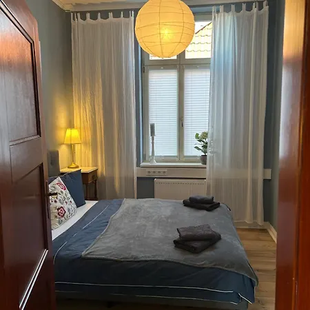 Grosszuegige Zentrale Altbauwohnung * Neustrelitz